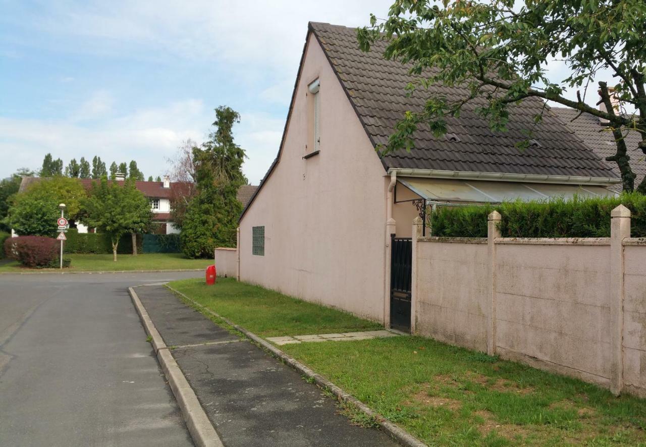 Le Mas Des Loups Arpajon Exteriör bild